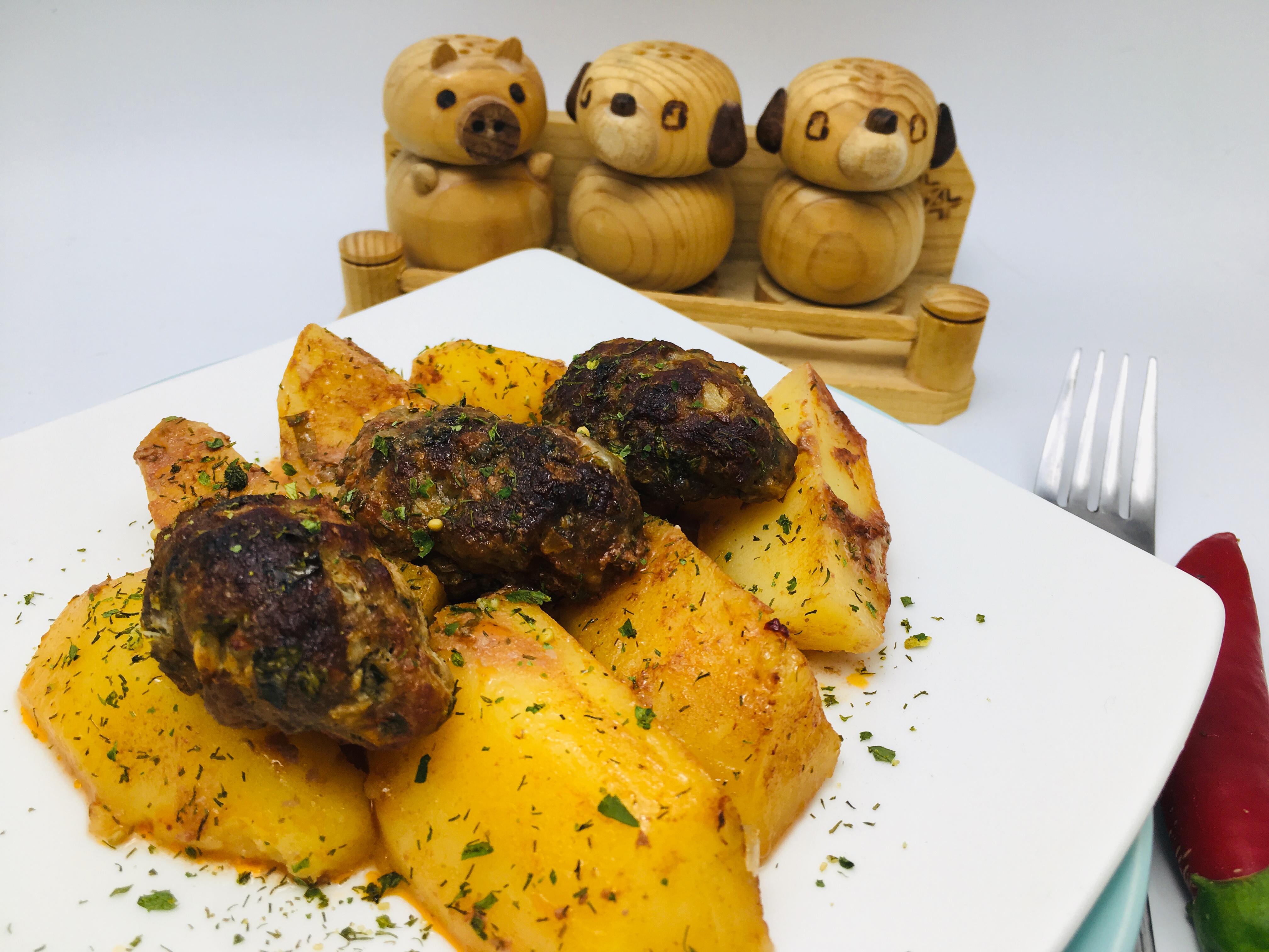 Izmir köftesi - chiftele turcesti din carne de miel