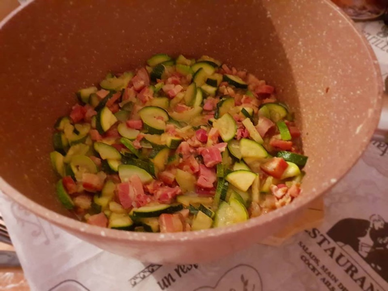 Dovlecei zucchini cu ciolan afumat si pancetta