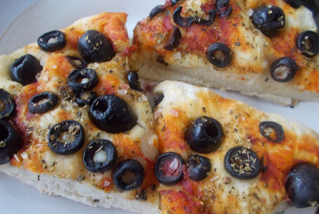 Foccacia cu masline si oregano