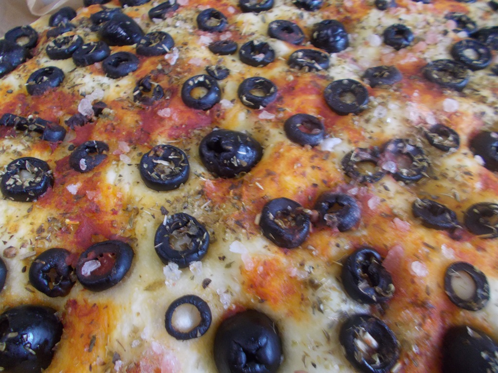 Foccacia cu masline si oregano