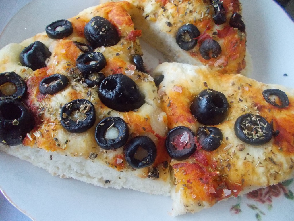 Foccacia cu masline si oregano