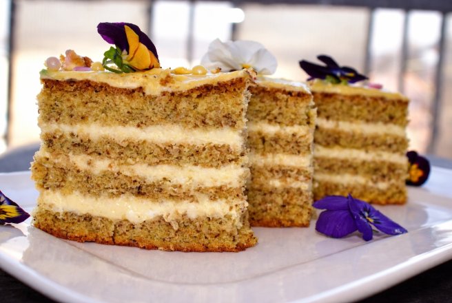 Desert prajitura cu nuca si crema de vanilie