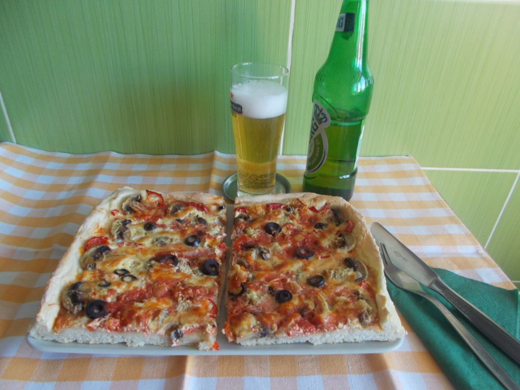 Pizza cu ciuperci si masline