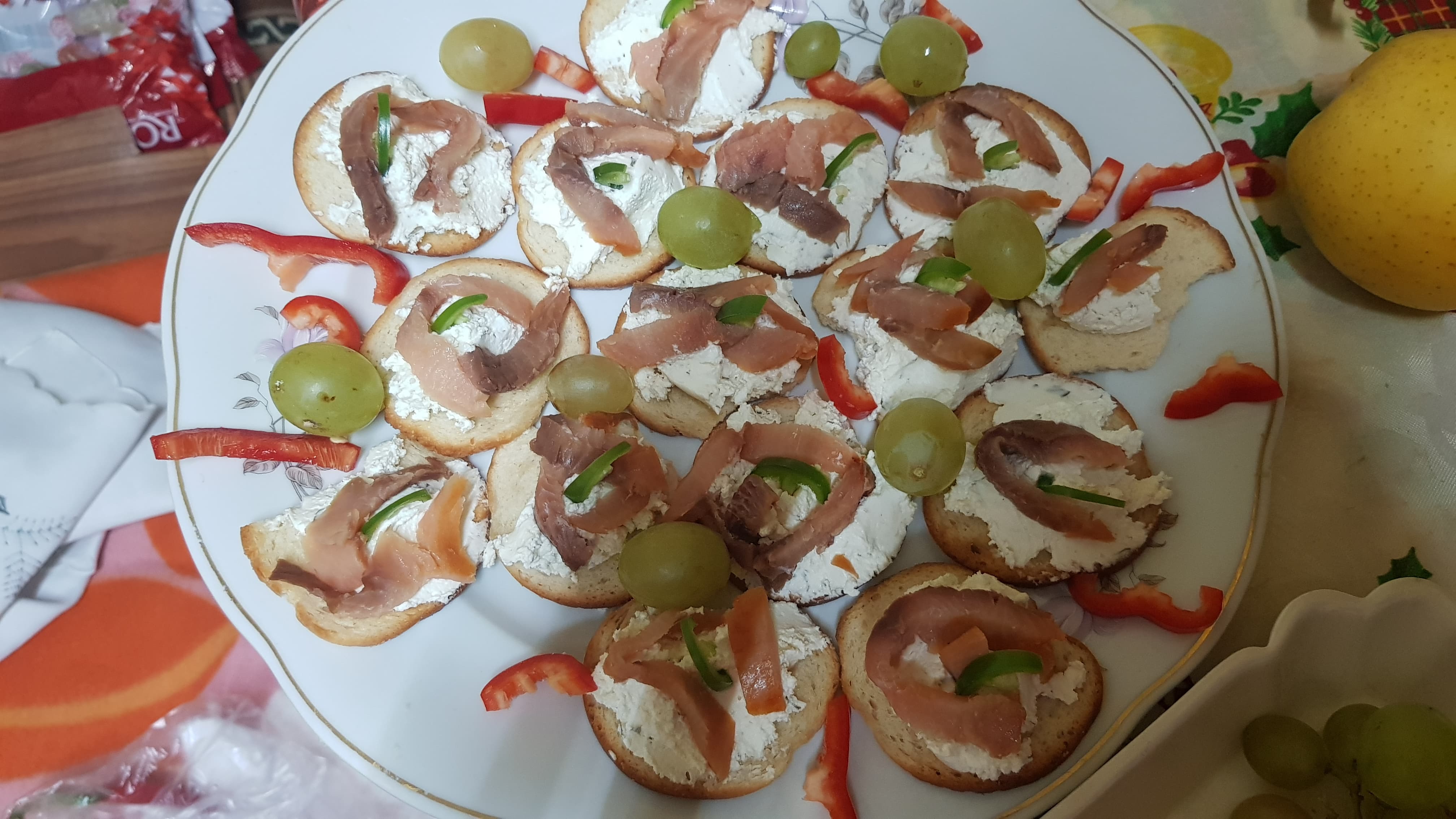 Aperitiv cu somon si branza topita