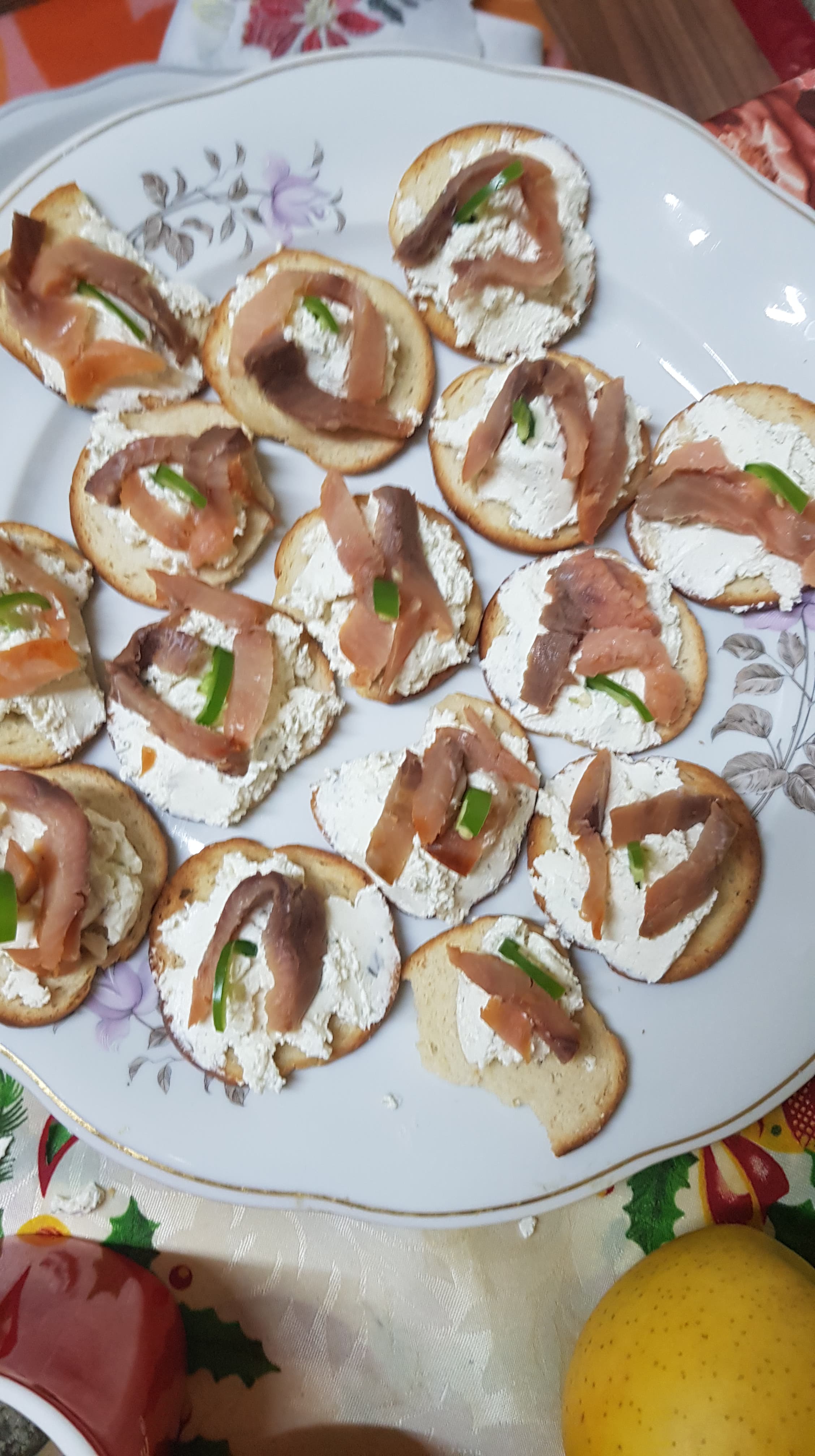 Aperitiv cu somon si branza topita