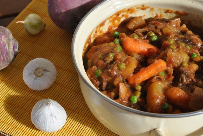 Navarin – tocana frantuzeasca de berbecut la slow cooker Crock-Pot