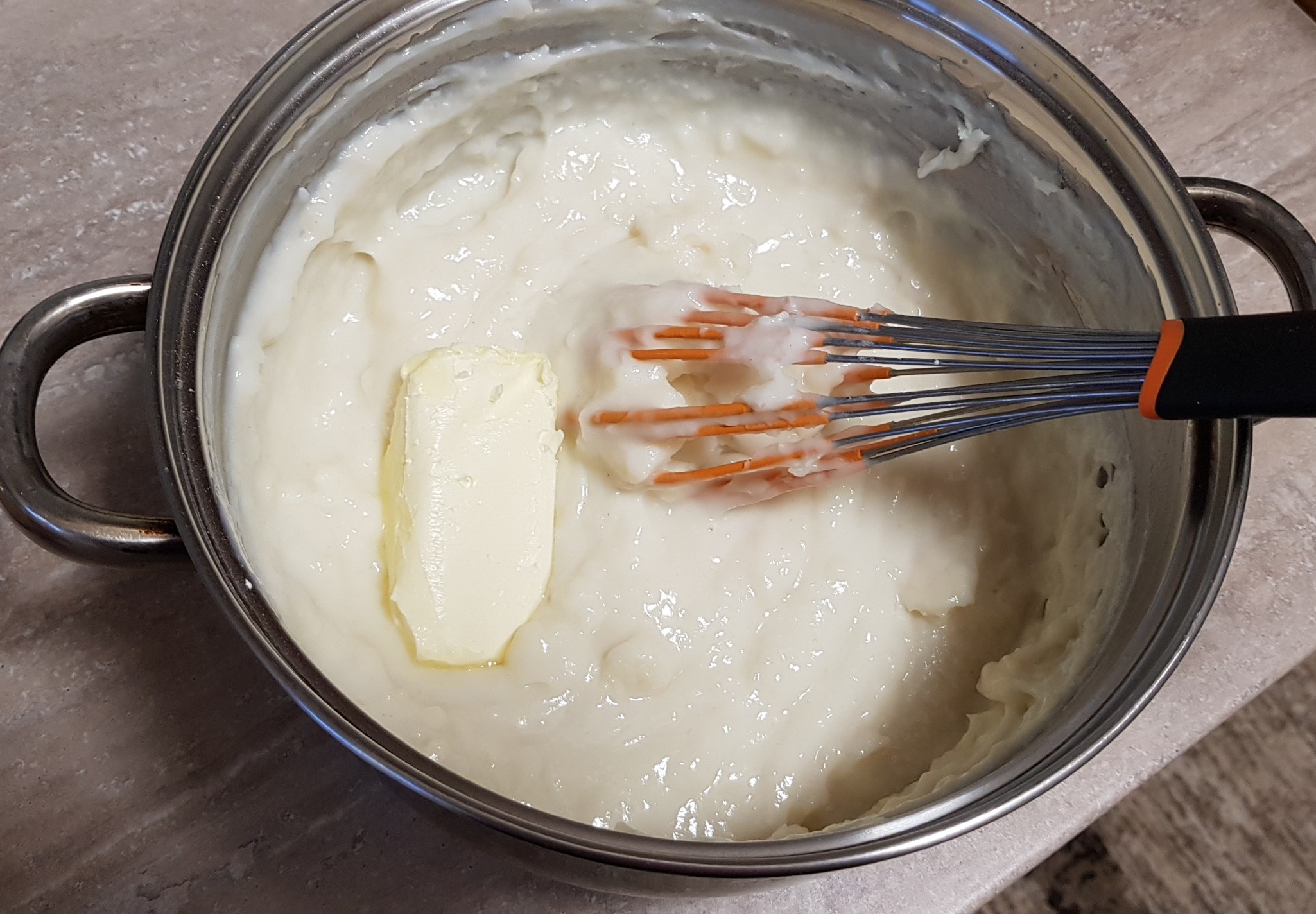 Desert prajitura cu foi si crema de lapte cu aroma de lamaie