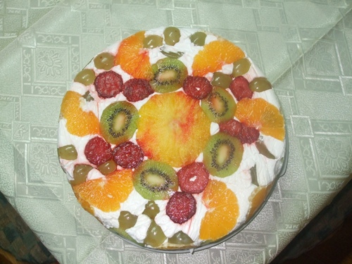 Tort de frisca cu fructe