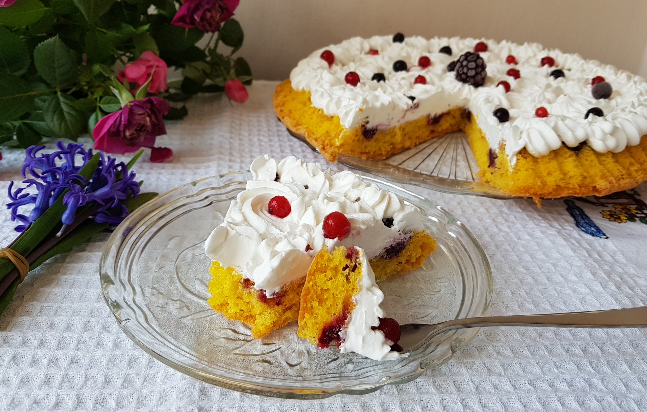 Desert tarta cu fructe de padure