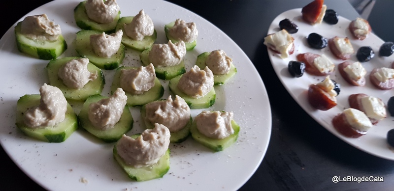 Aperitiv castravete cu salata de vinete si carnat la cuptor cu feta