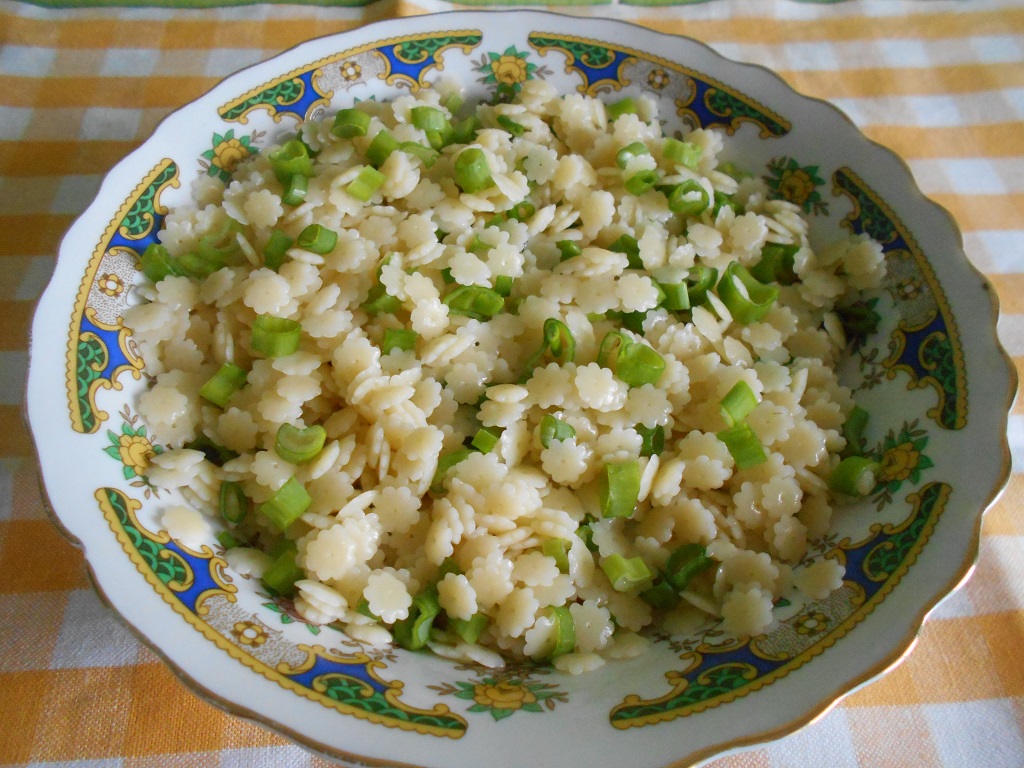 Salata de paste, cu hering afumat in ulei