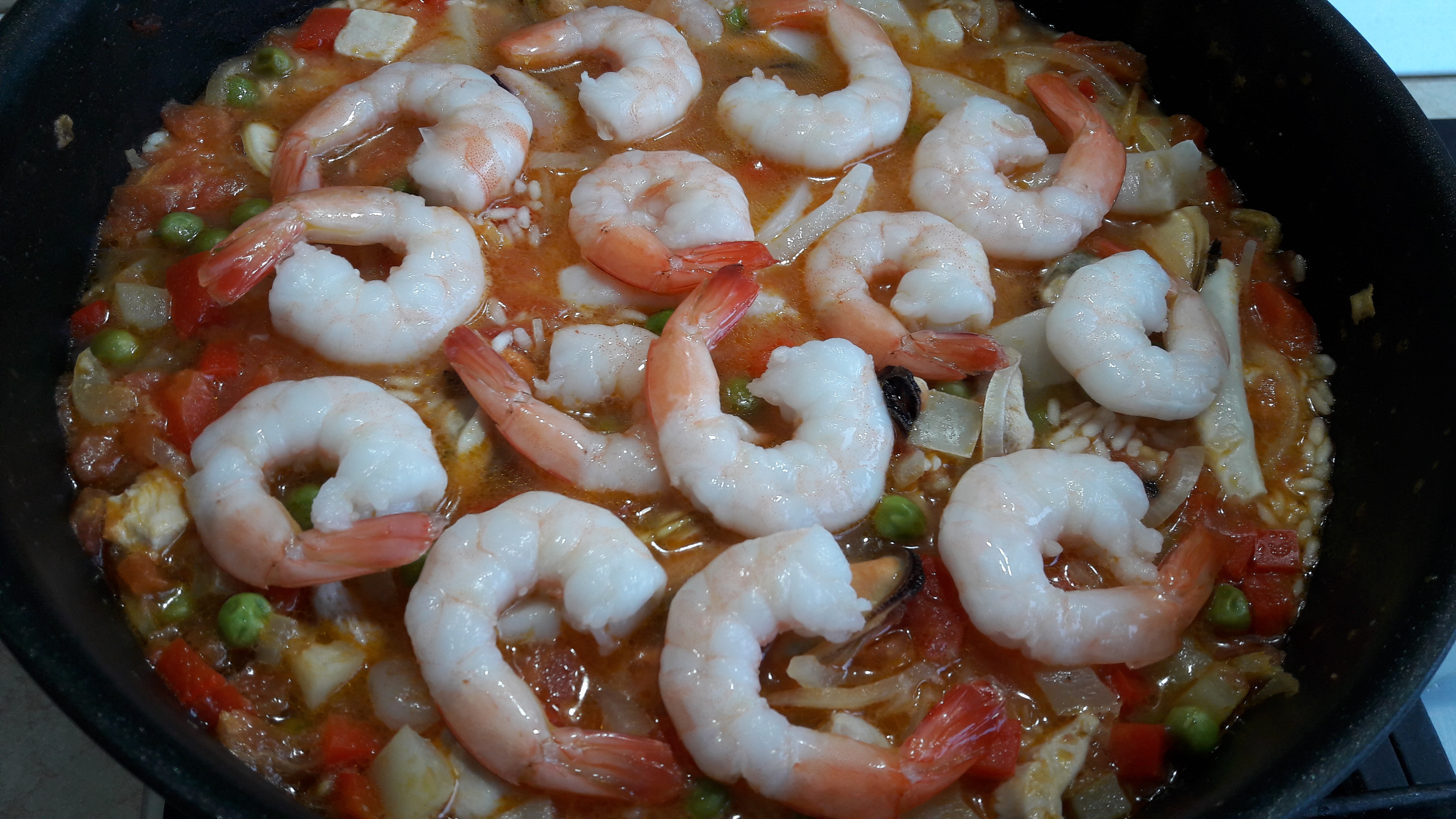 Paella cu fructe de mare