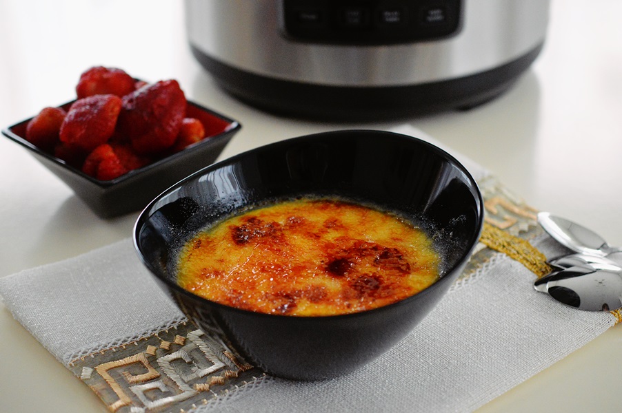 Creme brulee cu scortisoara si nucsoara la  Multicookerul Crock Pot express cu gatire sub presiune