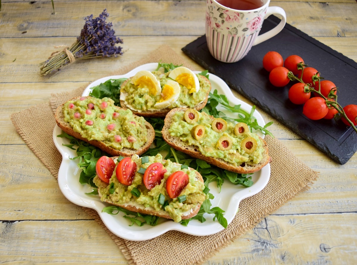 Avocado toast - 4 combinatii de mic dejun sanatos