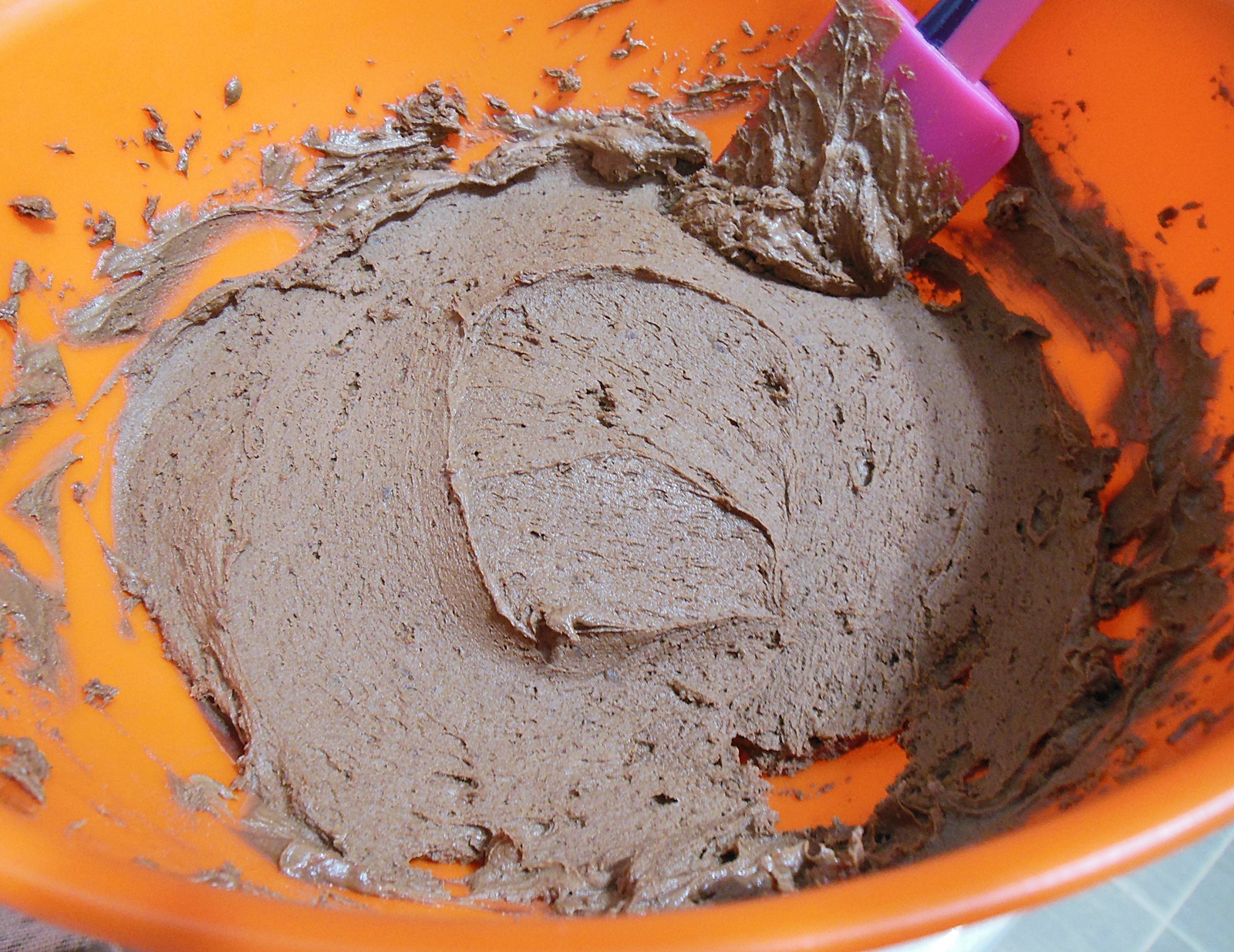 Desert prajitura cu crema de ciocolata si mure