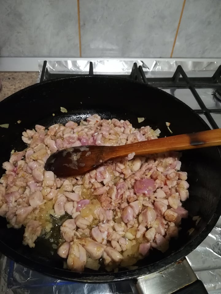 Ciuperci umplute cu carne de pui la cuptor