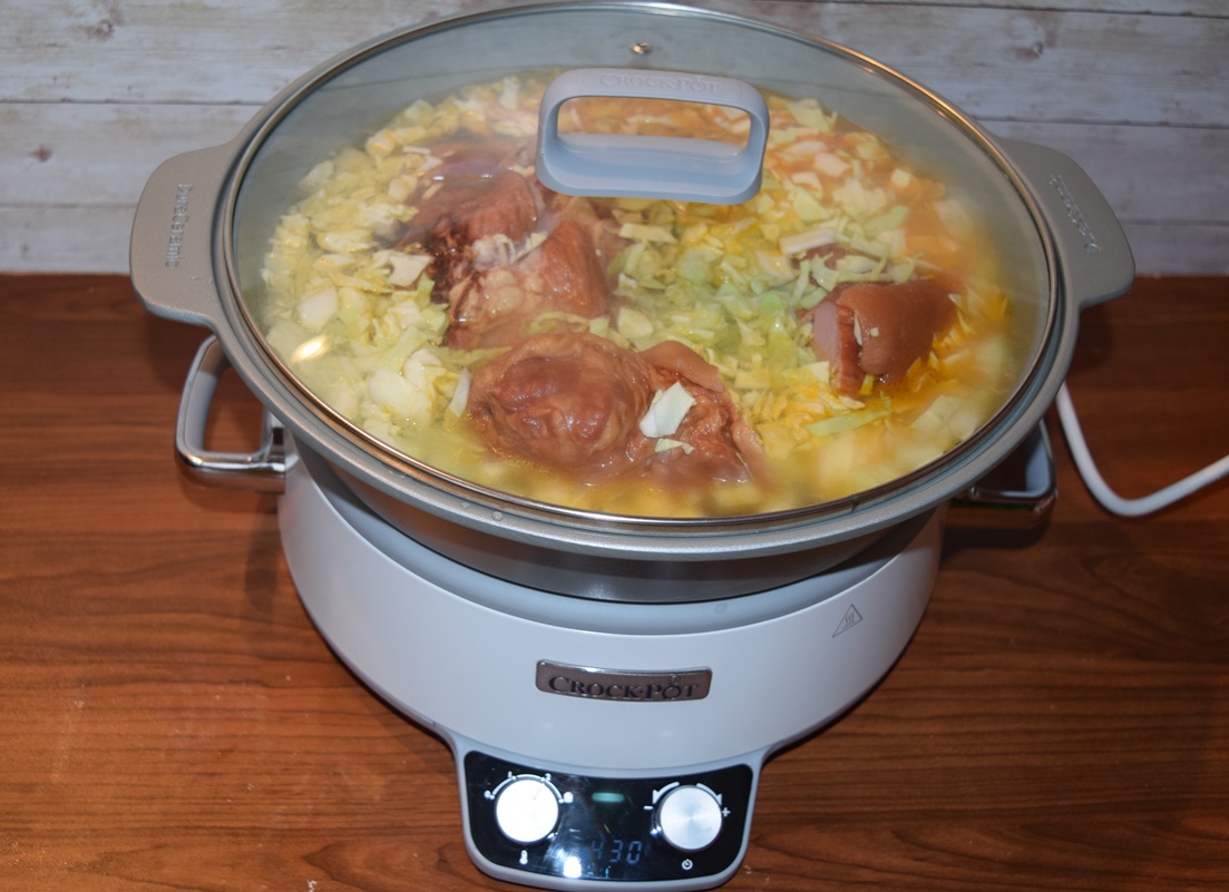 Ciorba ardeleneasca de varza cu ciolan, la slow cooker Crock-Pot 6L Duraceramic