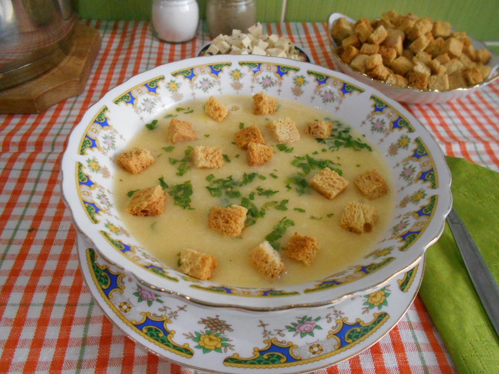 Supa crema de legume, cu tofu si crutoane