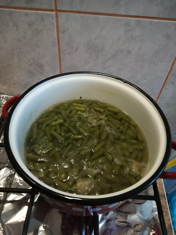 Mancarica de fasole verde cu rosii