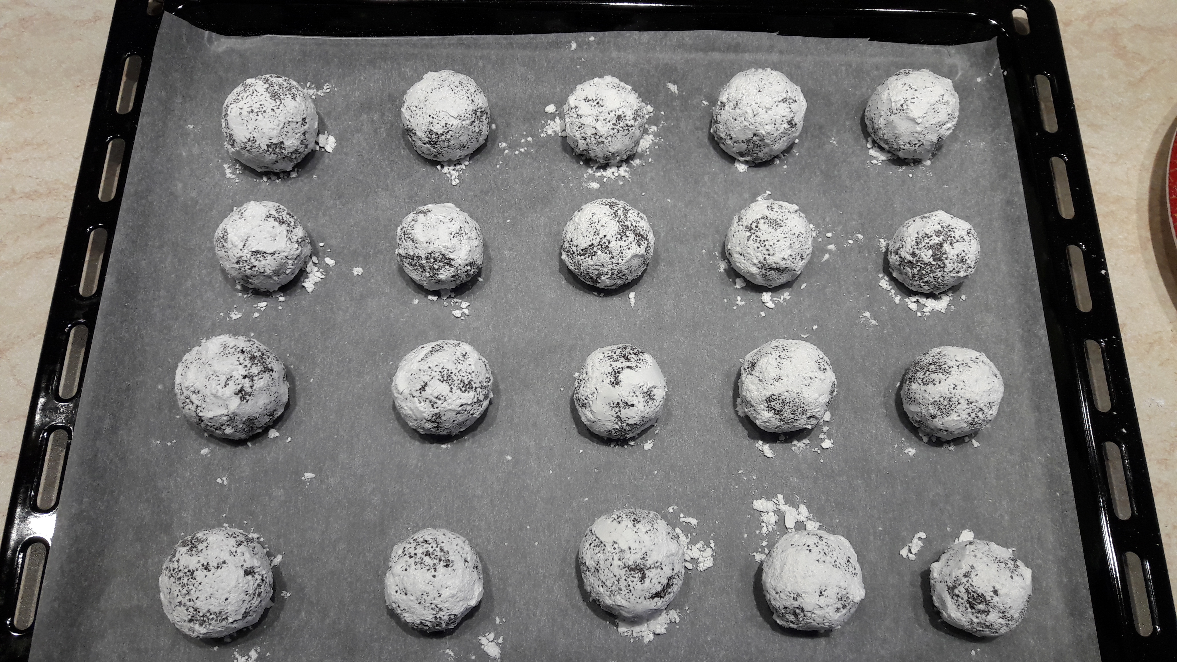 Desert chocolate crinkles