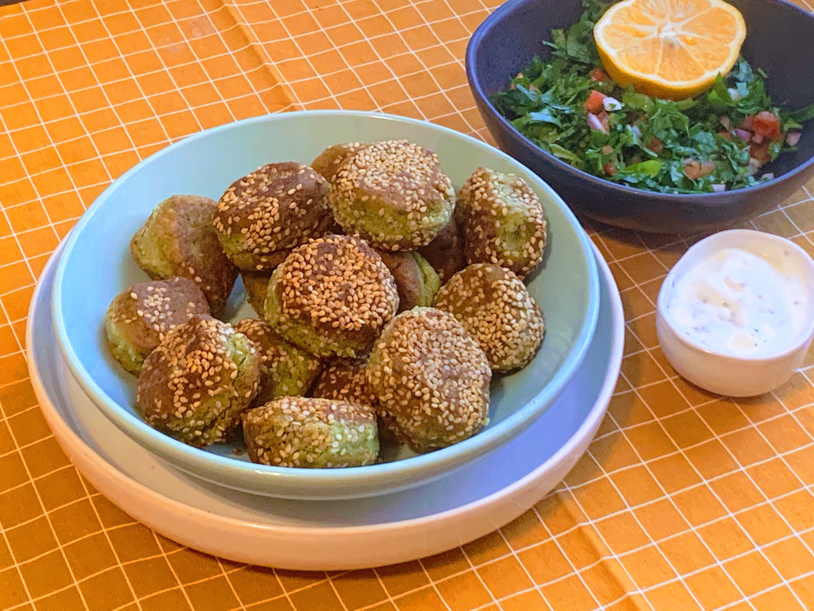 Falafel cu salata tabouleh