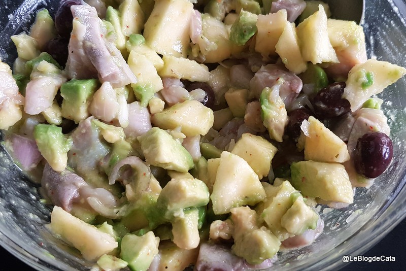 Salata de avocado, mar si hering marinat