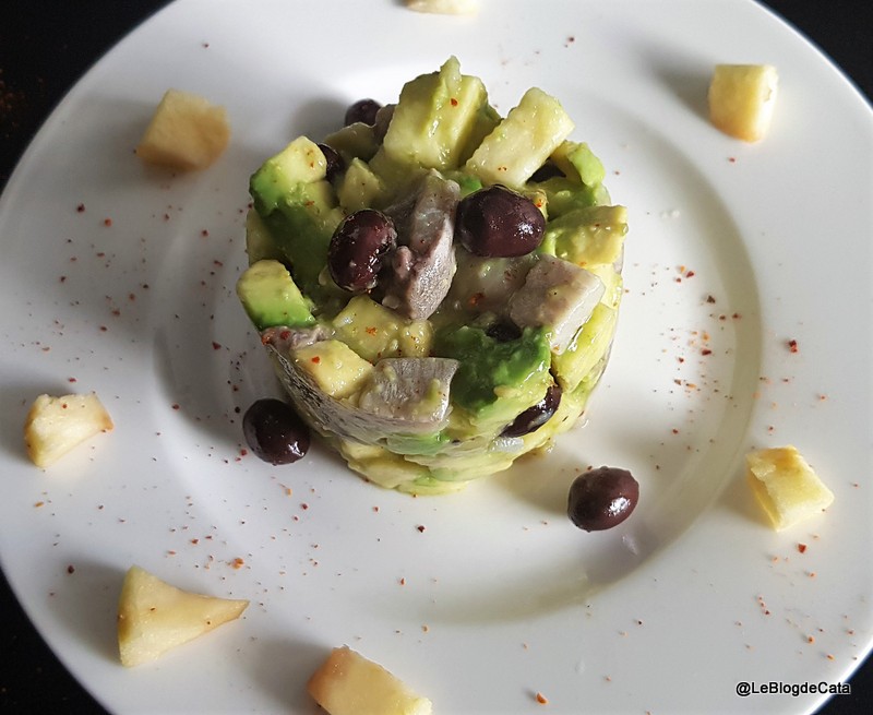 Salata de avocado, mar si hering marinat