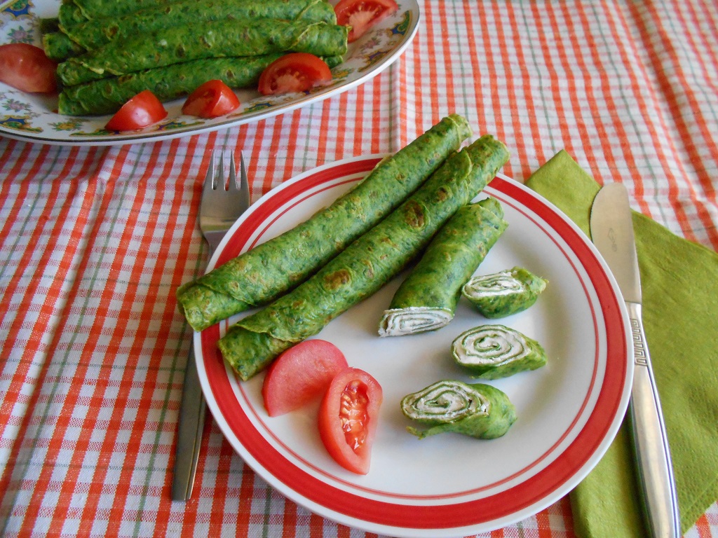 Aperitiv clatite cu spanac, umplute cu crema de branza