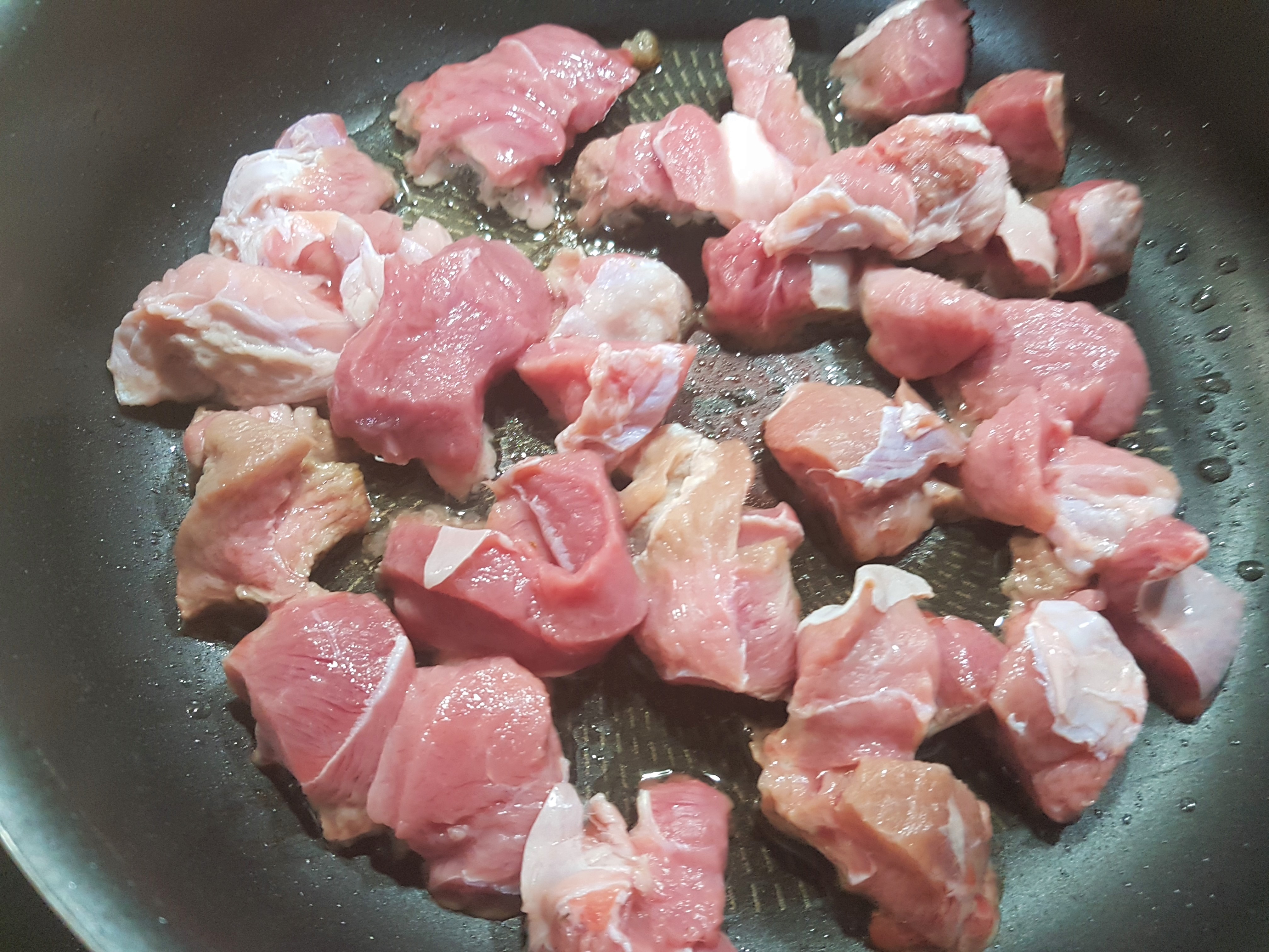 Salata de fusilli cu carne de vitel si rucola