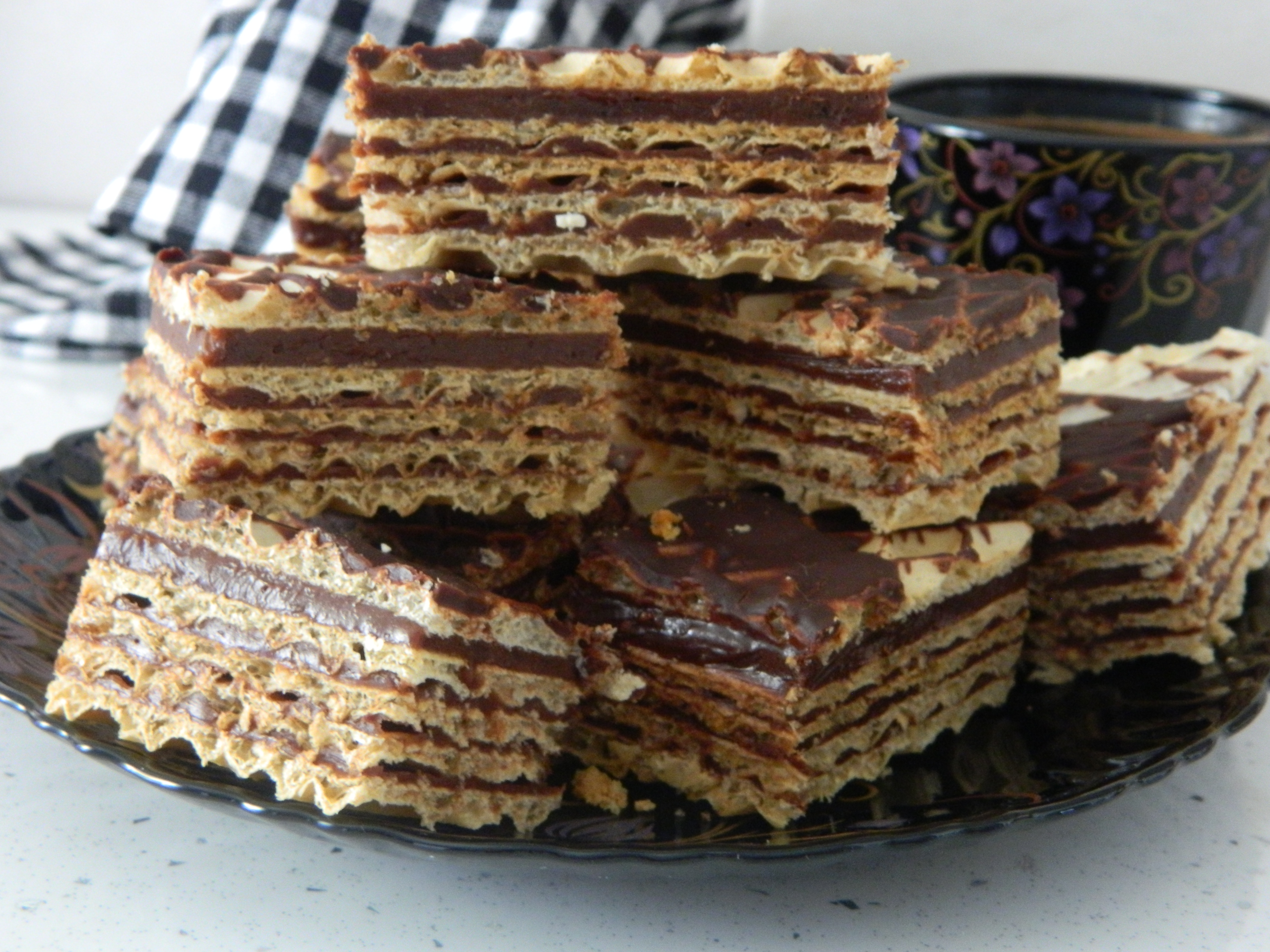 Desert napolitana cu crema de ciocolata si cafea