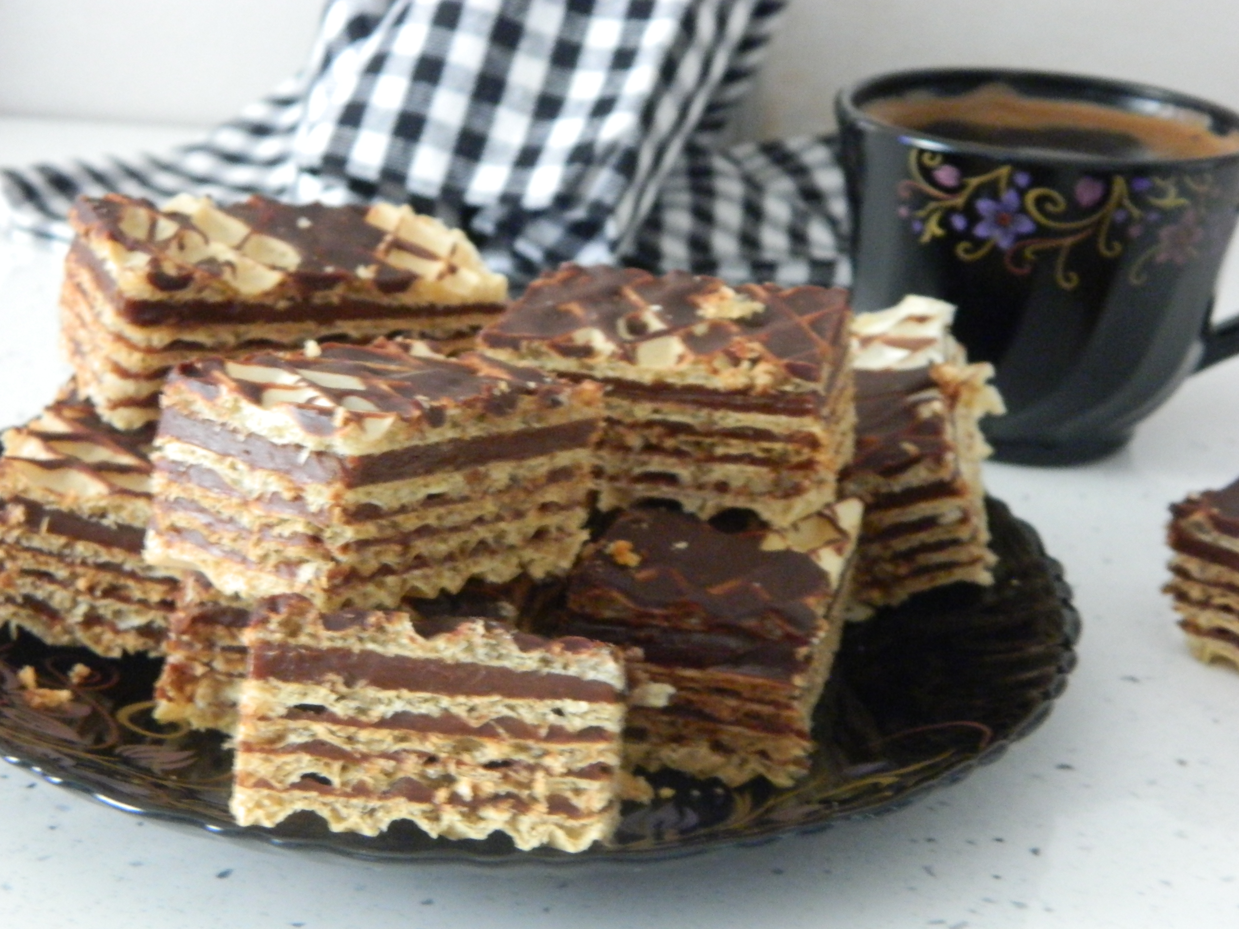 Desert napolitana cu crema de ciocolata si cafea