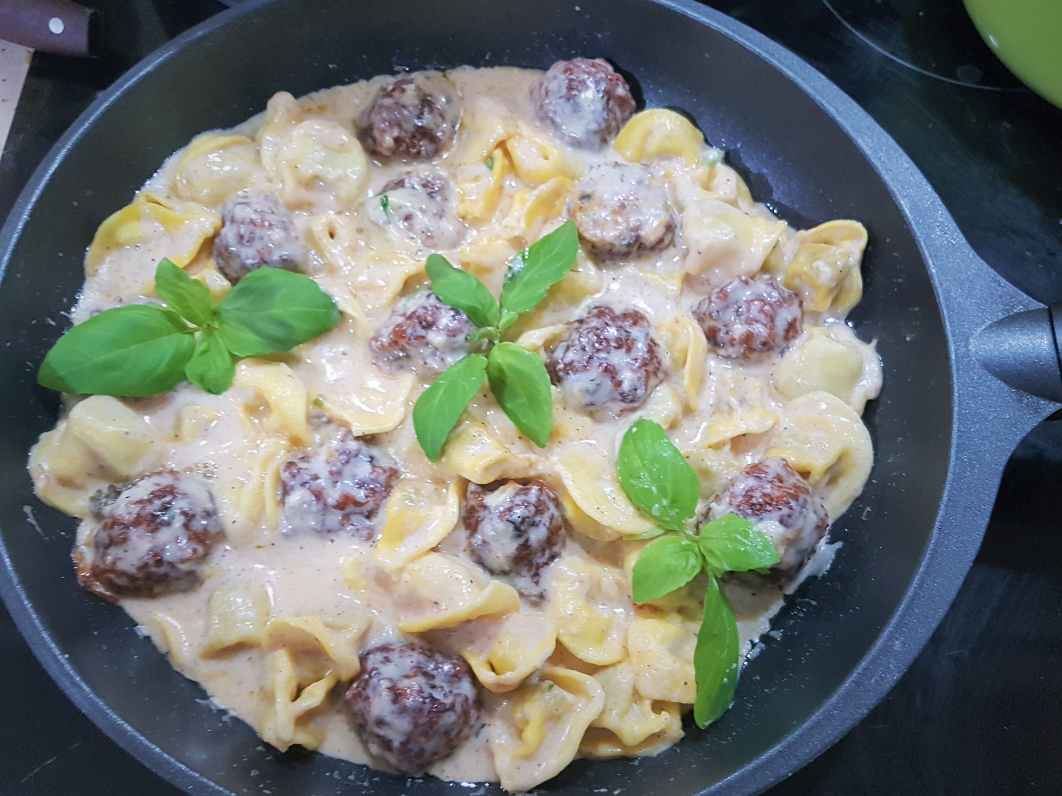 Tortellini cu perisoare si sos gongorzola