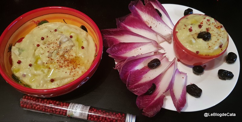 Humus cu faina de naut si avocado