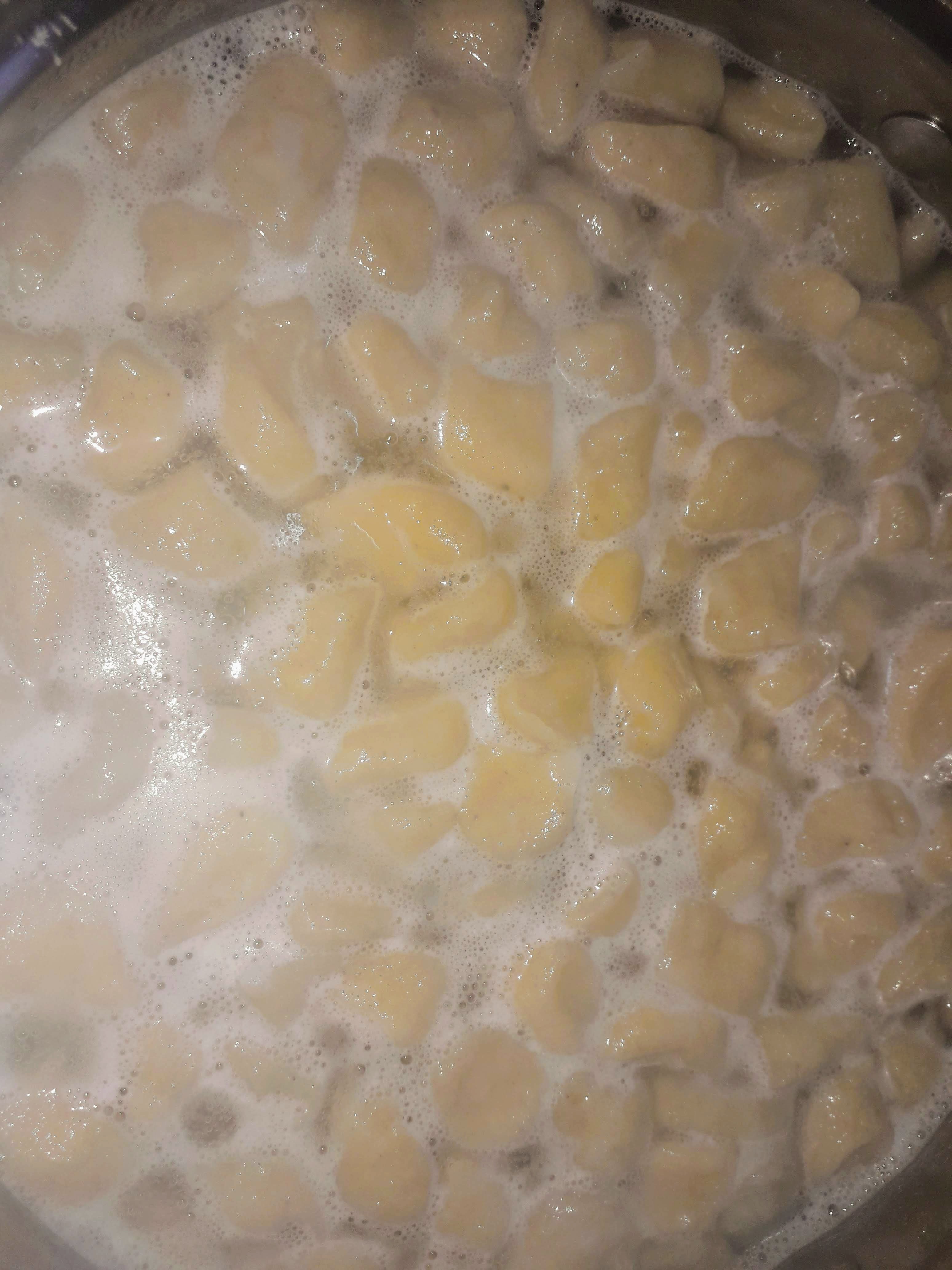 Gnocchi cu sos de rosii