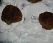Chiftelute cu ceapa rosie in sos de maioneza si smantana-16