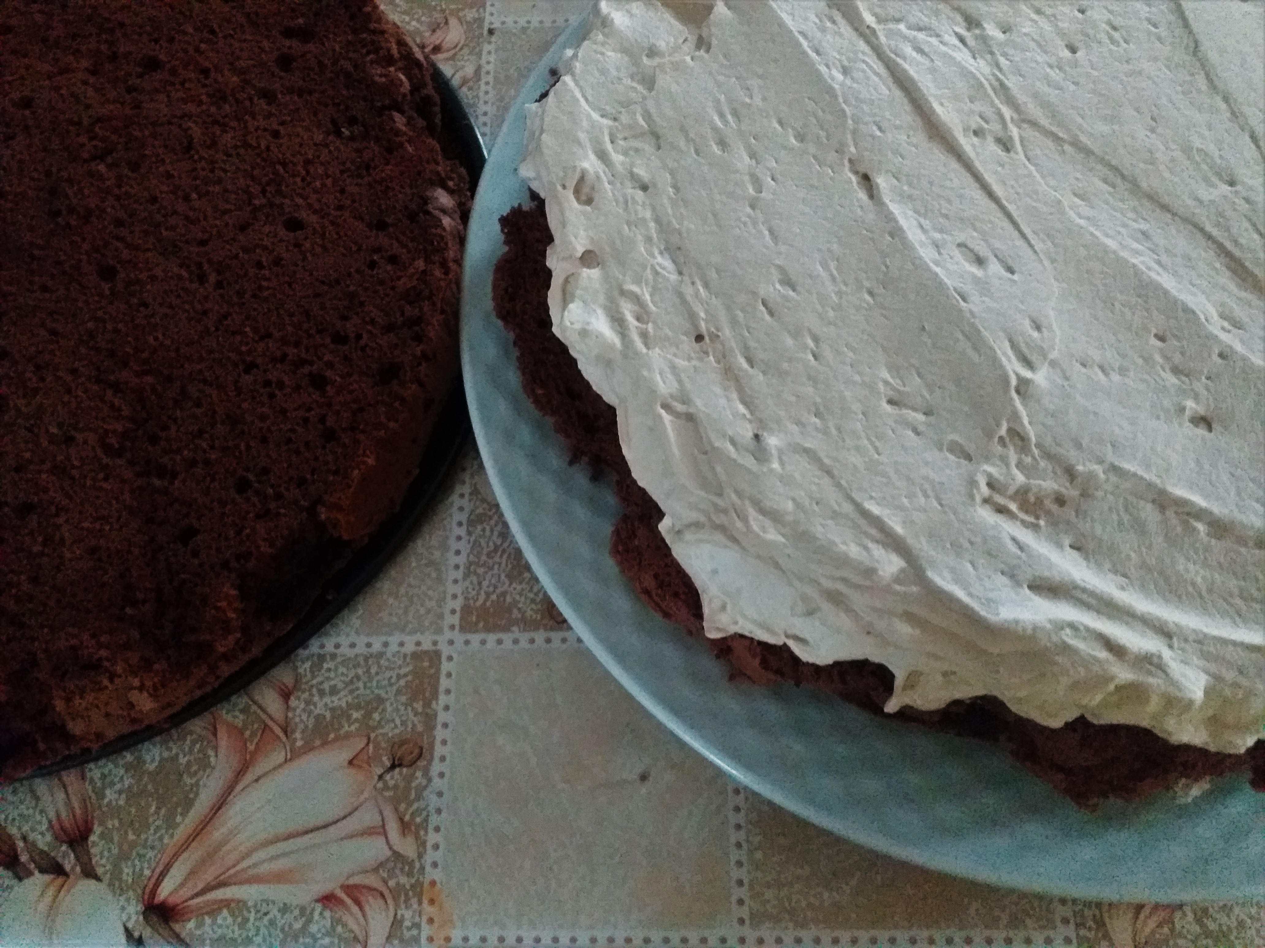 Desert tort cu crema de cafea si ciocolata