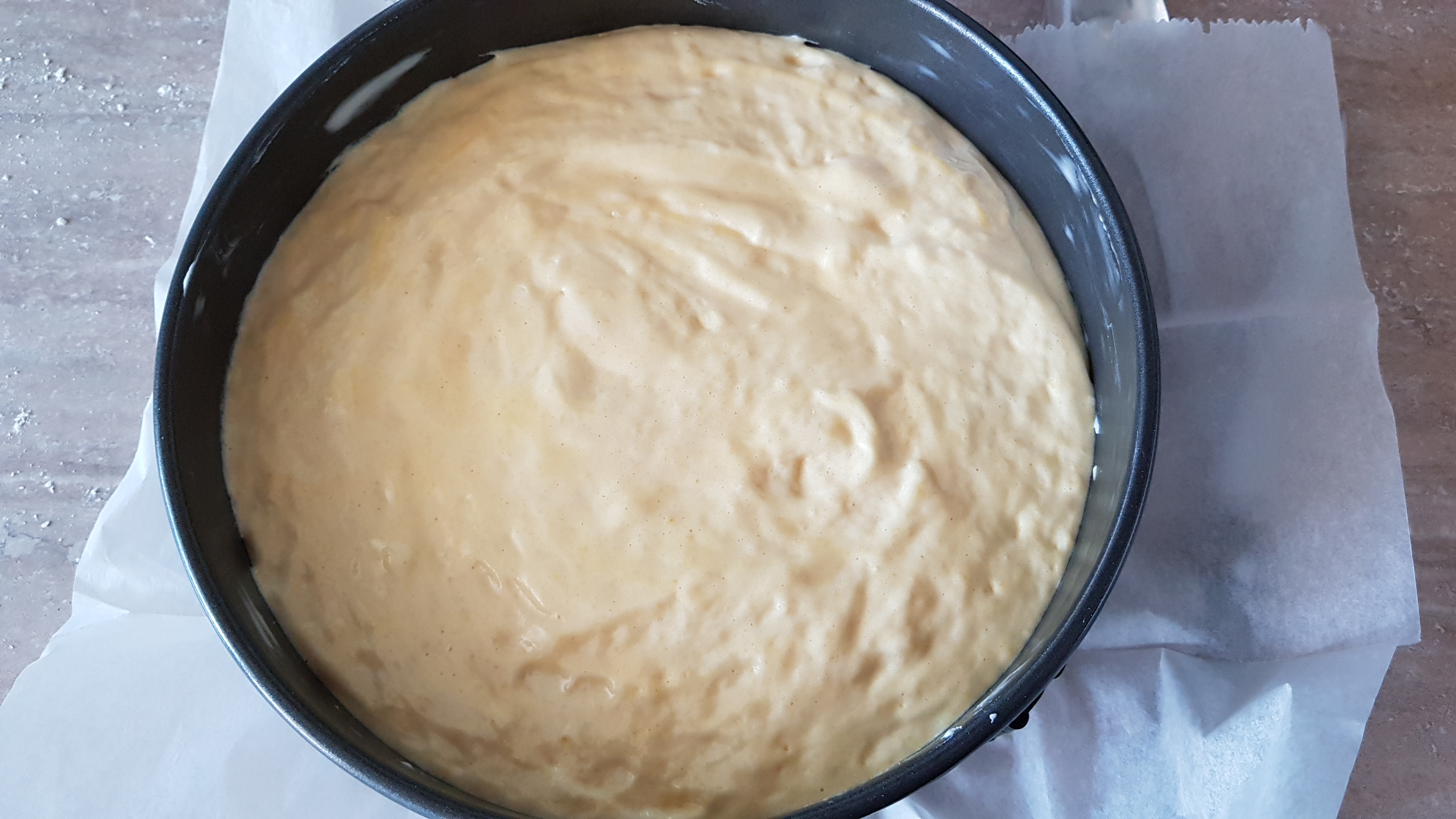 Desert tort cu crema de ciocolata, banane si zmeura