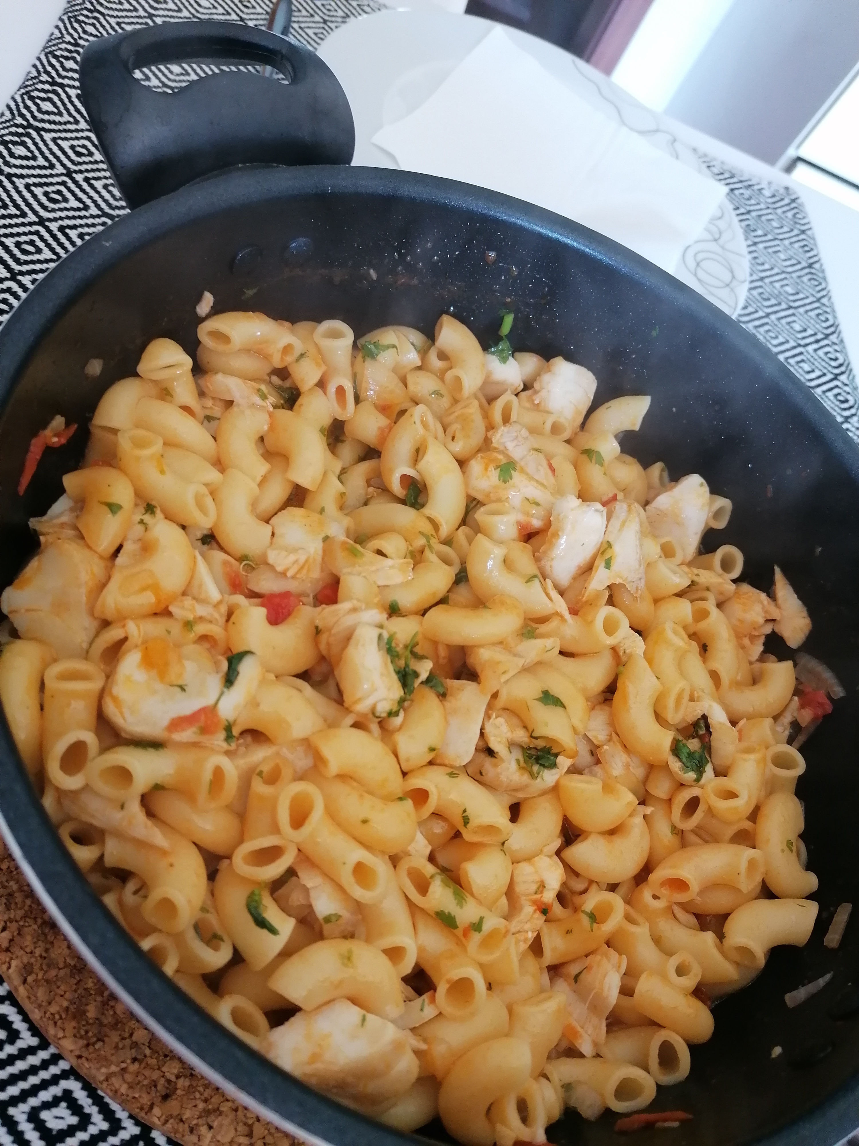 Peste cu paste macaroni