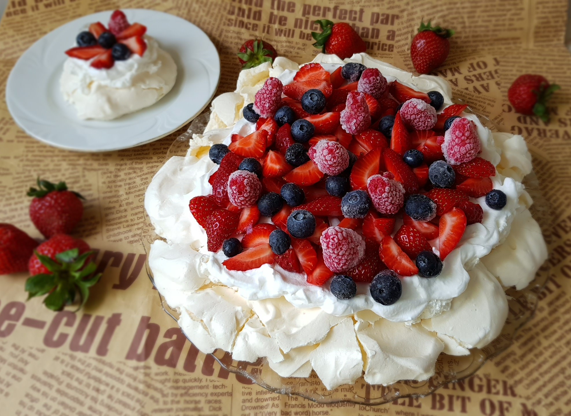 Desert Pavlova cu mascarpone si fructe