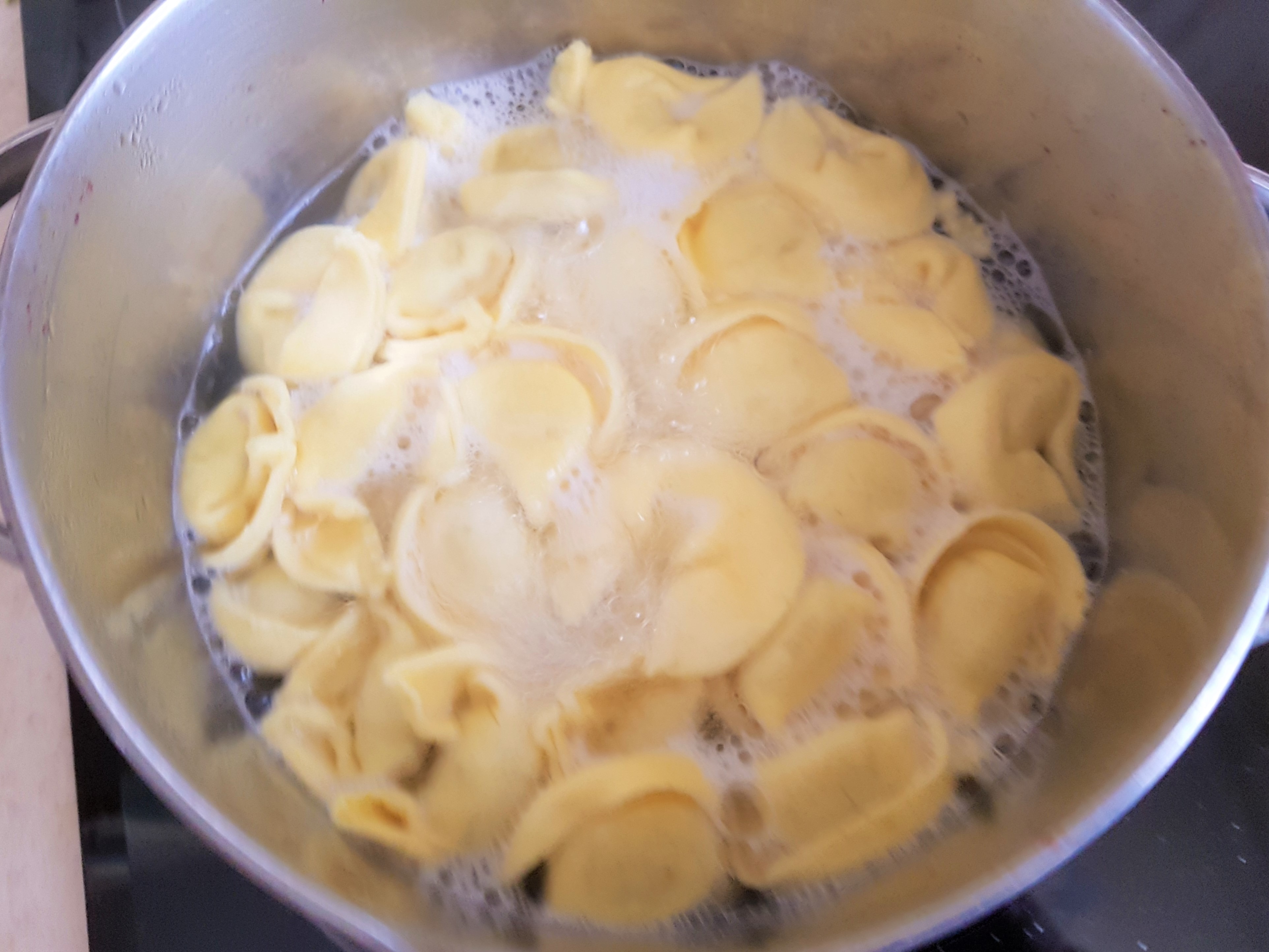 Tortellini in sos verde de spanac