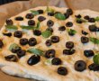 Focaccia cu masline, rosii si busuioc-4