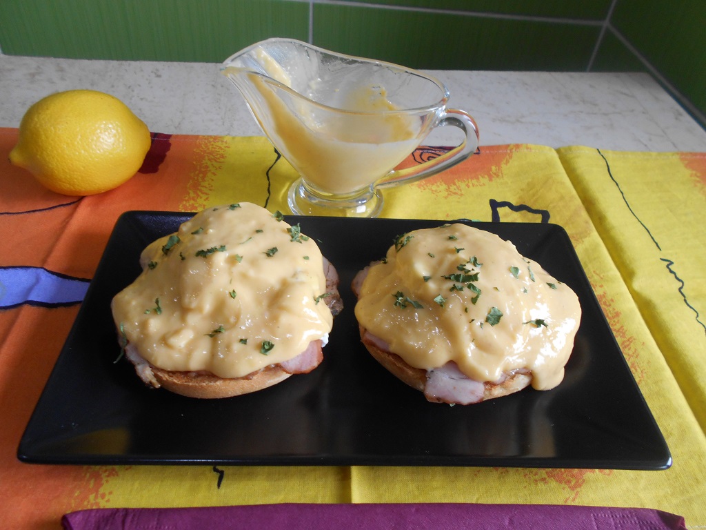 Aperitiv oua Benedict