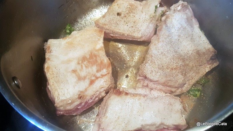 Scarita de porc/ Ribs la cocota cu ardei si rosii