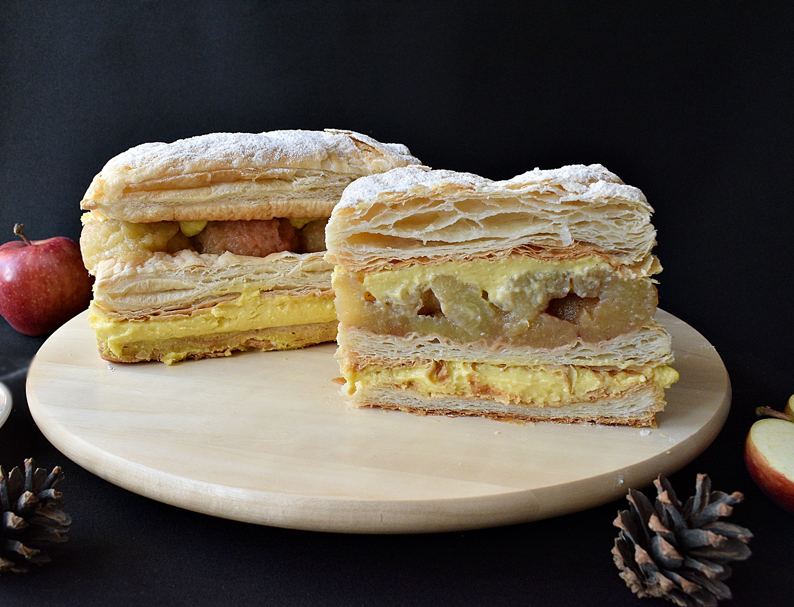 Desert Mille feuille cu crema de vanilie si mere coapte