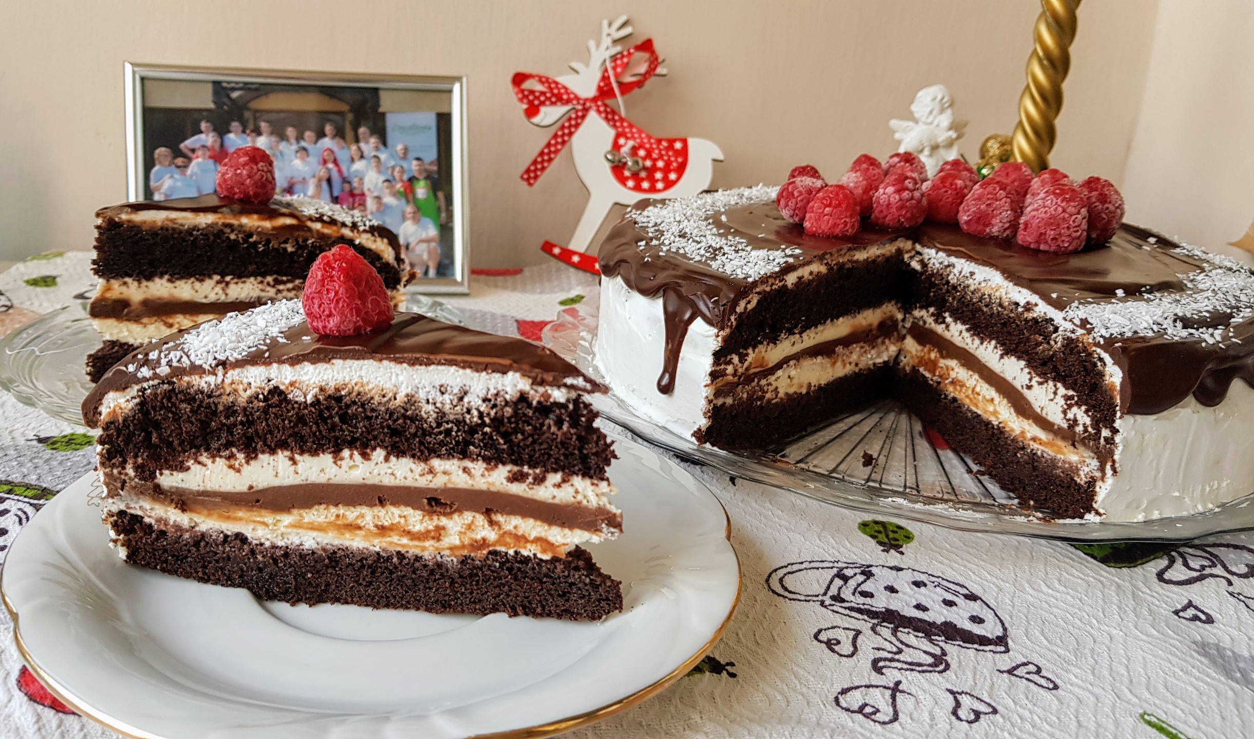 Desert tort de ciocolata cu crema de mascarpone