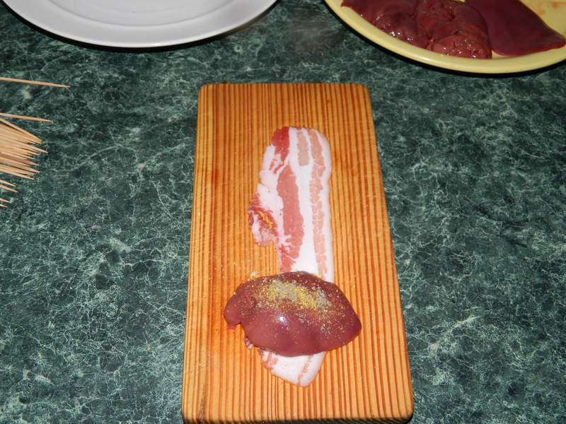 Aperitiv cu ficatei si bacon