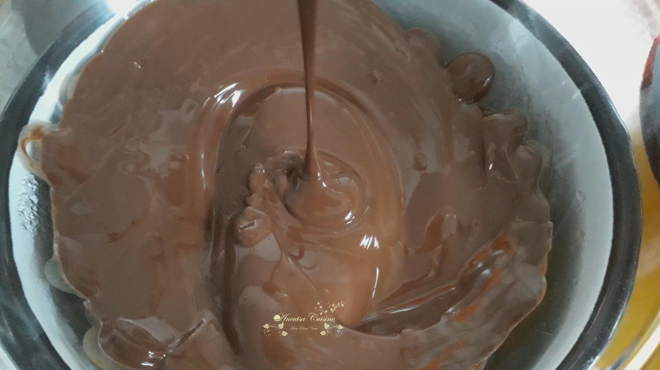Desert sfere de ciocolata, umplute, pentru cacao calda