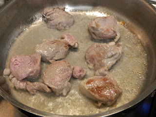 Tocanita cu carne de porc, mazare si cartofi, o reteta simpla si gustoasa ca la mama acasa