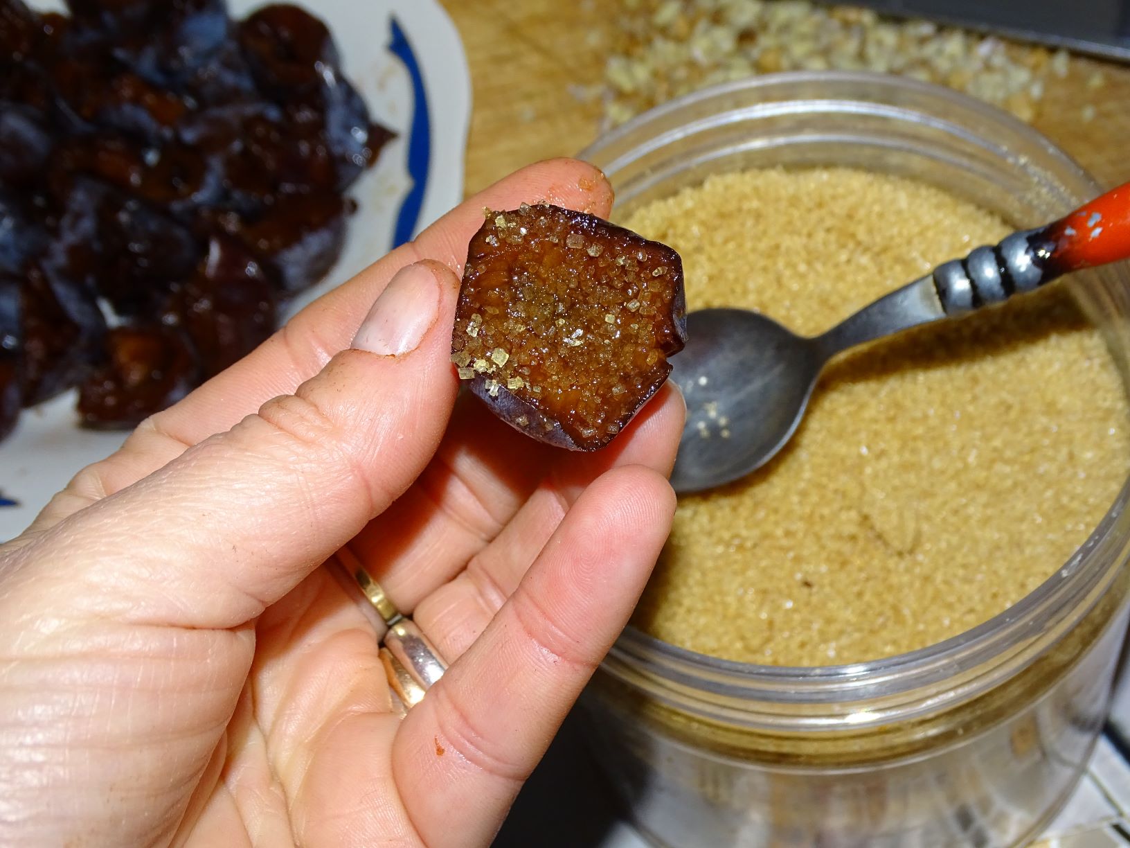 Desert prajitura cu prune, nuci si crema de vanilie