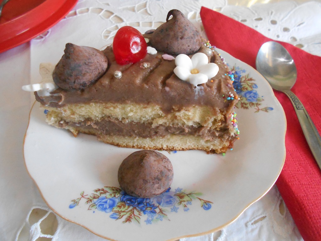 Desert tort cu crema si trufe de ciocolata - rețeta nr. 900